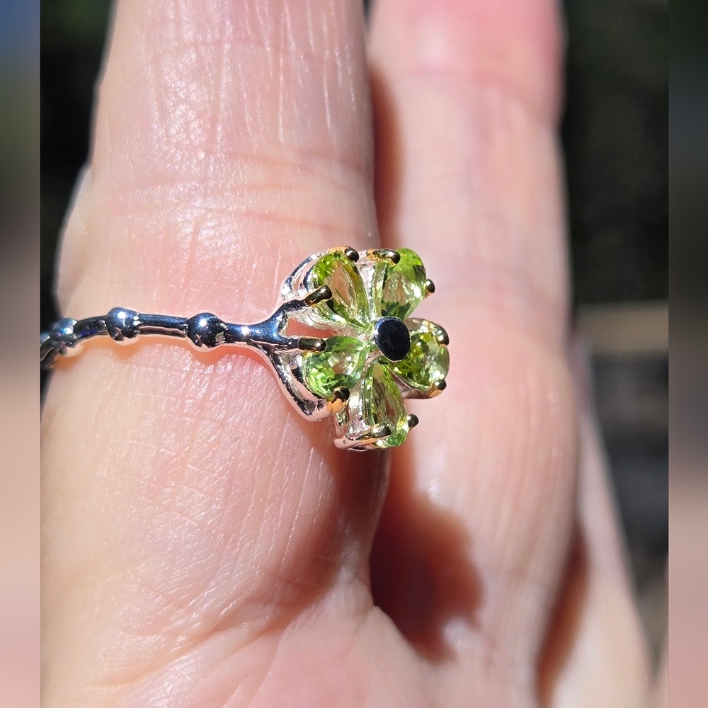 Peridot 5k Sterling Flower Ring Sz8 - Picture 5 of 9